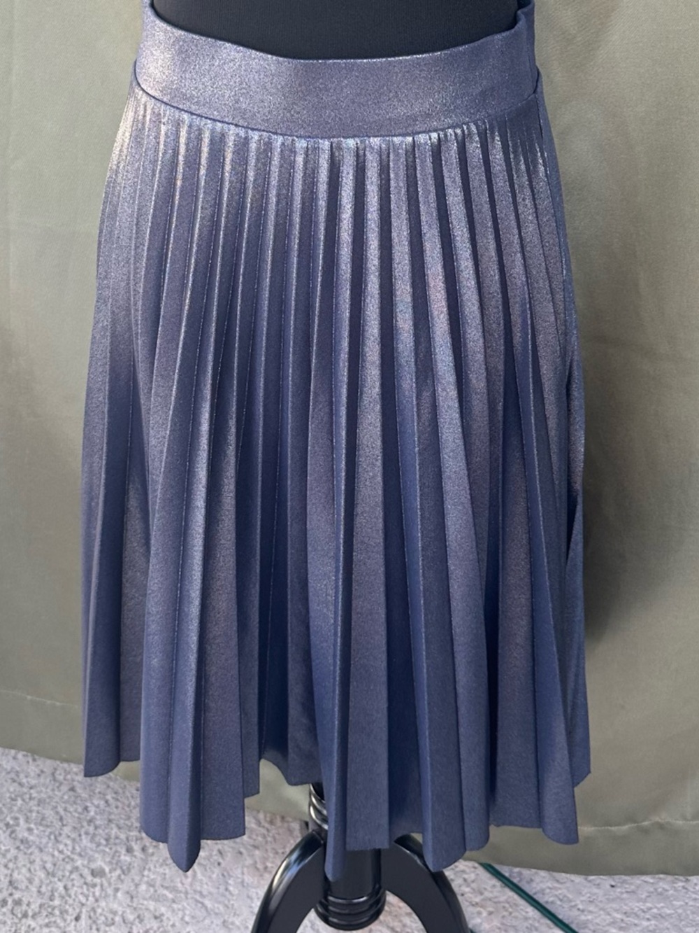 Simply Styled Metallic Pleated Circle Skirt in Shimmery Navy - Picture 3 of 7